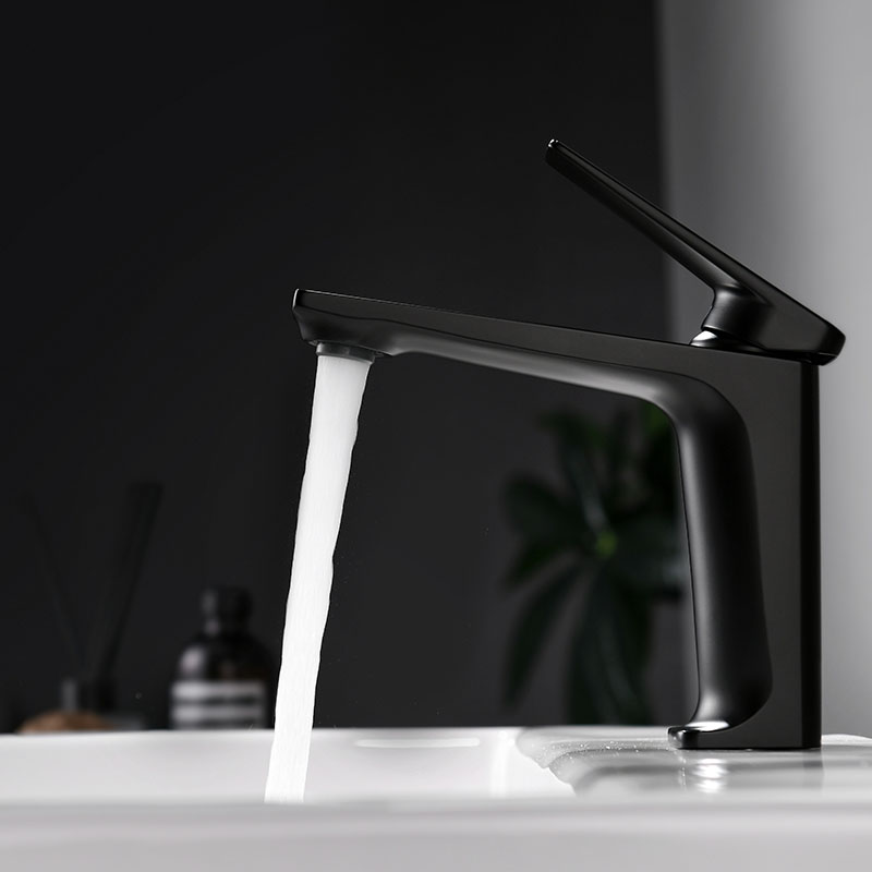 Basin Faucet with Modern Design Single Handle Brass Taps China Factory